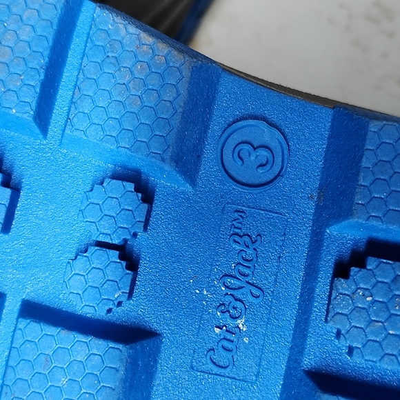 Cat and Jack snow boots size 3 - Picture 2 of 3
